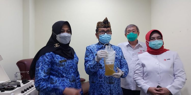 Bupati Cirebon Donor Plasma Darah