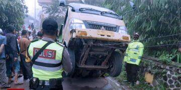 Termakan Usia, Jembatan Penghubung Dua Desa Ambruk