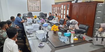 Datangi Kantor DPRD, Masyarakat Bunder Pertanyakan Penetapan Pjs Kuwu