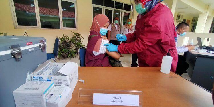 Direncanakan Vaksin Tiba Hari Ini, IDI Himbau Masyarakat Mau Divaksinasi