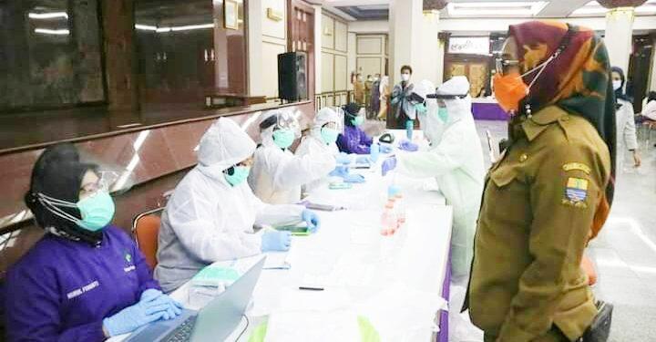 Wakil Walikota Cirebon Tinjau Pemeriksaan Rapid Antigen