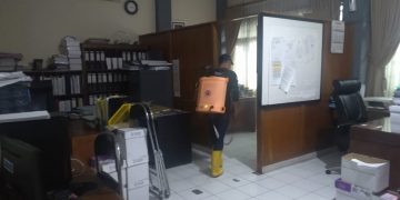 Gedung DPRD Kuningan Disterilkan Tim Dekontaminasi
