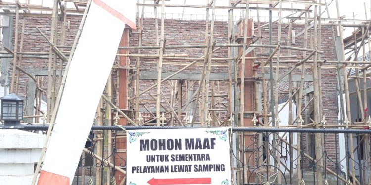 Tingkatkan Pelayanan Masyarakat, Pemdes Pabuaran Kidul Rehab Balai Desa