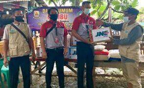 Ribuan Rumah di Suranenggala Terendam Banjir, JNE Cirebon Salurkan Bantuan