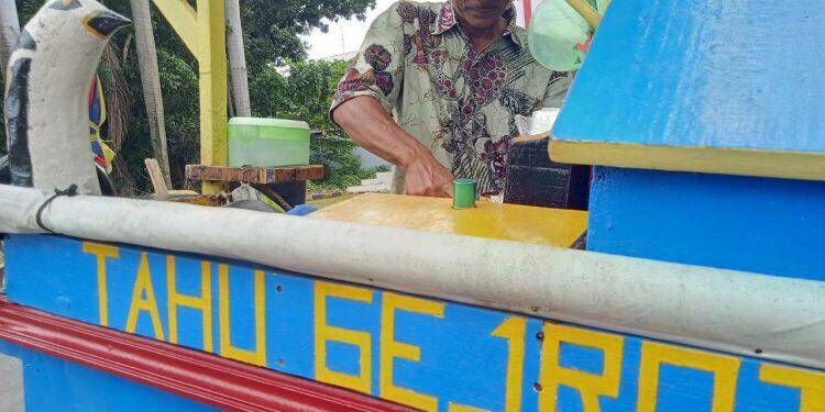 Penjual Tahu Gejrot Kena Imbas Kenaikan Harga Cabai dan Kedelai