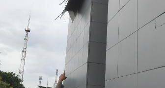 Keramik Dinding Gedung Setda Terkelupas Dihempas Angin Kencang