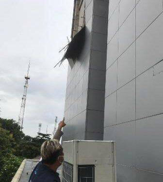 Keramik Dinding Gedung Setda Terkelupas Dihempas Angin Kencang
