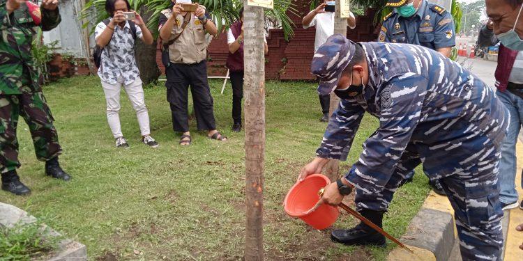 Danlanal Apresiasi Penanaman Pohon oleh FLHBN