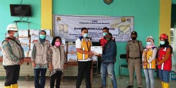 PT Brantas Abipraya dan BBWS Serahkan Bantuan Bagi Korban Banjir di Indramayu