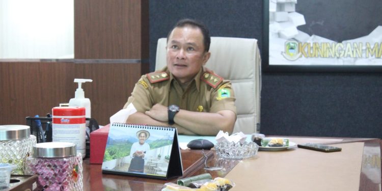 Data merupakan sesuatu yang fundamental menjadi pondasi untuk semua aspek pembangunan. Tanpa data,