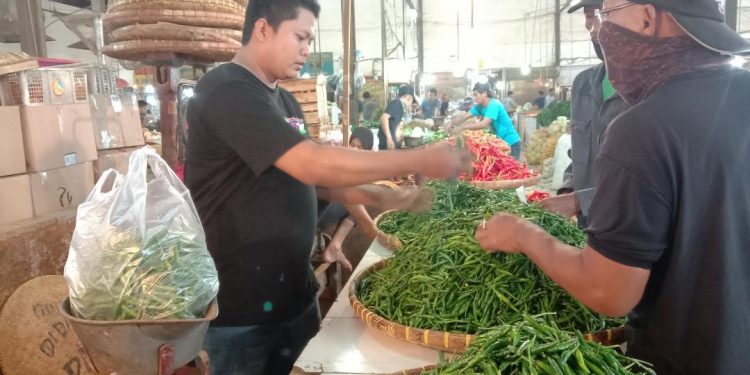 Pedagang Sayuran di Pasar Tradisional Keluhkan Kenaikan Harga