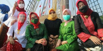 Wakil Walikota Kagumi KRI Dewaruci
