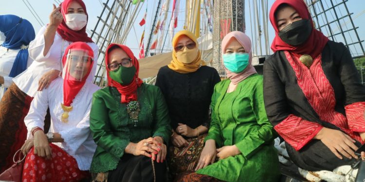 Wakil Walikota Kagumi KRI Dewaruci