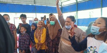 Pengungsi Korban Kebakaran Tangki Pertamina Keluhkan Jatah Makan