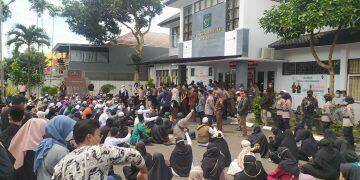 Massa Pendukung HRS Geruduk Kejari Kuningan