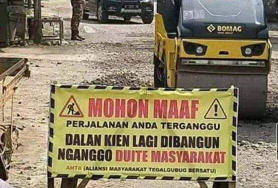 Warga Tegalgubug Perbaiki Jalan Rusak, DPUPR Langusng Minta Maaf