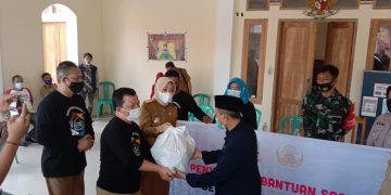 Masyarakat Desa Gunungsari, Kecamatan Waled, Kabupaten Cirebon yang terdampak langsung dari musibah banjir c