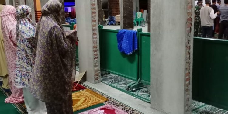 Bupati Nina Subuh Berjamaah di Majakerta