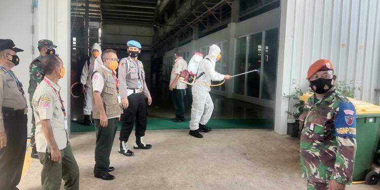 BPBD Lakukan Penyemprotan Disinfektan di PT Shoetown