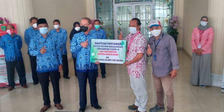 Petani Terdampak Covid-19 di Majalengka Dapat Bantuan Paket Pestisida