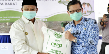 Wagub Serahkan 159 Ton Beras untuk Korban Banjir Subang