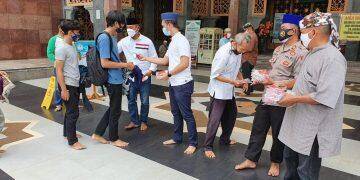 Polres Ciko Bagikan Masker dan Perlengkapan Ibadah