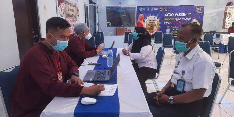 Puluhan Pegawai Lapas Cirebon Disuntik Vaksin Sinovac