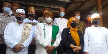 Uu Ruzhanul Sosialisasi Pembentukan Kampung Santri di Cirebon