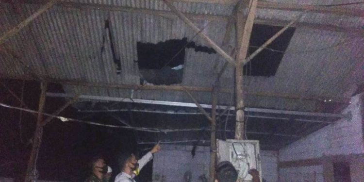 Rumah Warga dan PJU Rusak Akibat Hujan Deras dan Angin Kencang