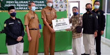 Baznas Salurkan Bantuan Jaring Pengaman Sosial dari Gubernur