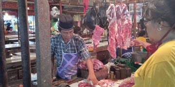 Awal Bulan Ramadan, di Kota Cirebon, tak hanya harga ayam potong saja yang naik cukup tinggi, harga daging