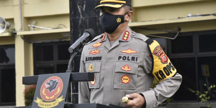 Beri Kenaikan Pangkat Dua Personil, Kapolresta Cirebon Minta Jalankan Tugas dan Kewajiban