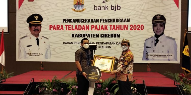 Pemkab Cirebon Beri Penghargaan kepada Teladan Pajak