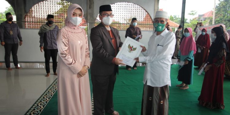 Safari Ramadan ke Sejumlah Desa, Pemkab Cirebon Salurkan Berbagai Bantuan