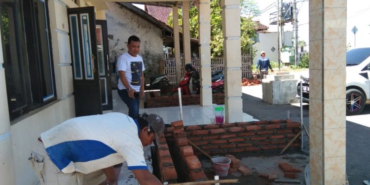 Desa Kalisari Terus Percantik Balai Desa