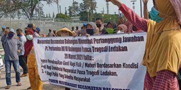 Menuntut Penyesuaian Ganti Rugi, Warga Unjuk Rasa di Gerbang Utama Pertamina Balongan