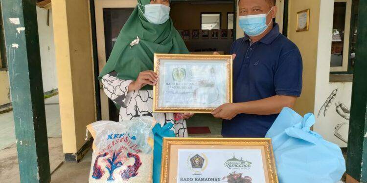 PWI Indramayu Berbagi Kado Ramadan 1422 H