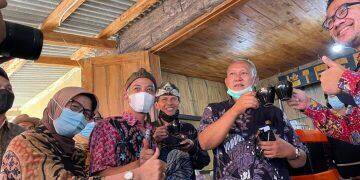 IFG Serahkan CSR untuk Desa Cipasung