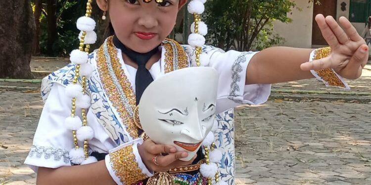 Belajar dari Youtube dan Berlatih di Sanggar, Juniar Lestarikan Budaya Lewat Tari