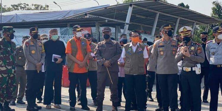Kapolda Jabar dan Ketua Satgas Covid-19 Tinjau Kesiapan Penyekatan Larangan Mudik
