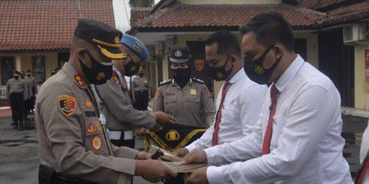 Ungkap Produsen Minuman Beralkohol, 11 Personil Satresnarkoba Dapat Penghargaan dari Kapolres