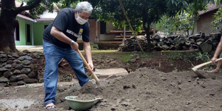 Kuwu Lebak Mekar Ikut Partisipasi Bantu Tambal Jalan Halimpu-Wangkelang
