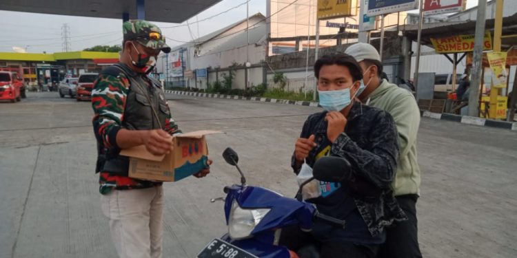 Ramadan Penuh Berkah, LMP Kab. Cirebon Berbagi Ratusan Takjil