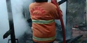 Jelang Idul Fitri, Satu Rumah di Gebang Hangus Dilalap Si Jago Merah