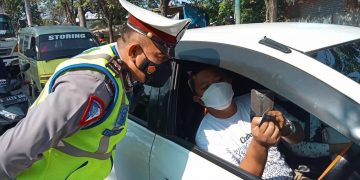 Satlantas Polres Ciko Sekat Pemudik di Pos Kalijaga, yang Tidak Bawa Hasil Swab Putar Balik