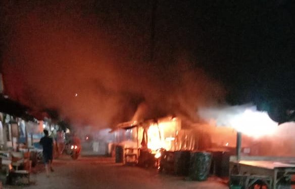 4 Kios di Pasar Cigasong Terbakar Diduga Akibat Korsleting Listrik
