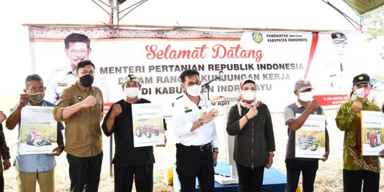 Mentan Berikan Bantuan Alat Pertanian