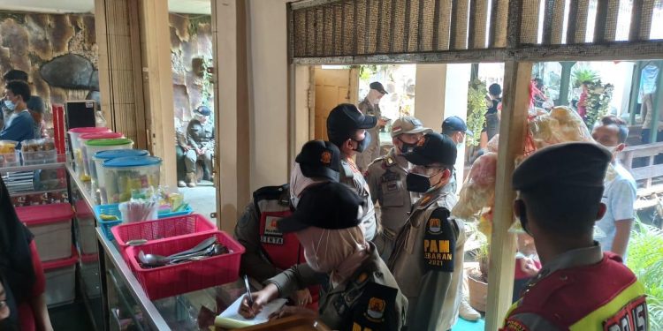 Alami Overload Pengunjung Dua Rumah Makan Kena Teguran Satgas Covid-19