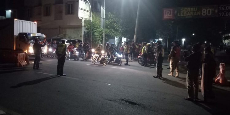 Puluhan Kendaraan Pemudik Dipaksa Putar Balik di Pos Penyekatan Plered