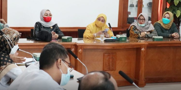 Pansus Bahas Raperda PSU Hasil Evaluasi Gubernur